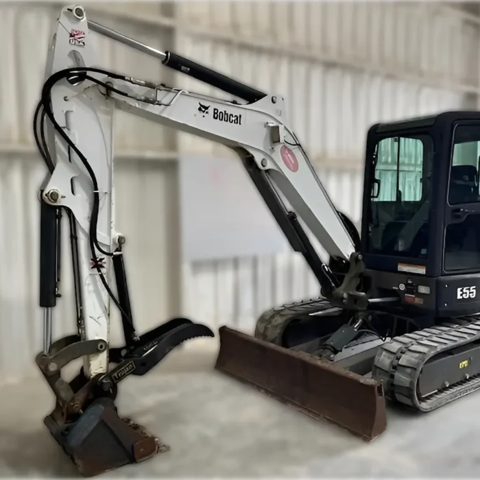 2017 Bobcat E55 mini excavator for sale, 5.5-ton conventional tail swing excavator for heavy-duty digging and lifting at Maquinaria Andaluza de Ocasion SL.