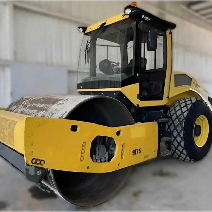 2019 BOMAG BW211D-5 single drum soil compactor for sale, 10.9 ton heavy-duty roller for road construction and earthworks at Maquinaria Andaluza.