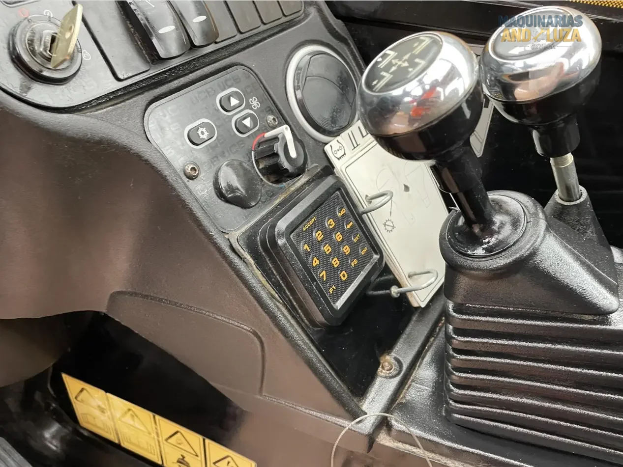 2019 JCB 535-95 telehandler with 3.5-ton lift capacity, 9.5-meter reach, and EcoMAX engine for high-reach construction and industrial applications.