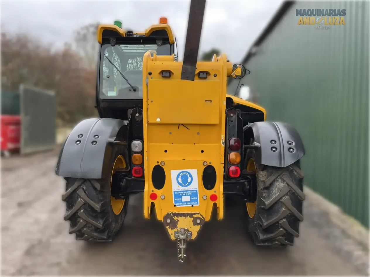 2019 JCB 535-95 telehandler with 3.5-ton lift capacity, 9.5-meter reach, and EcoMAX engine for high-reach construction and industrial applications.