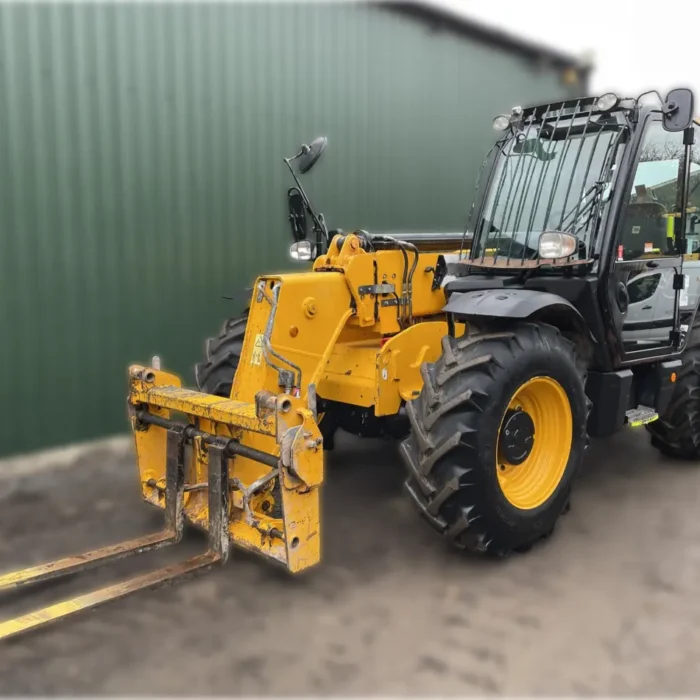 2019 JCB 535-95 telehandler with 3.5-ton lift capacity, 9.5-meter reach, and EcoMAX engine for high-reach construction and industrial applications.