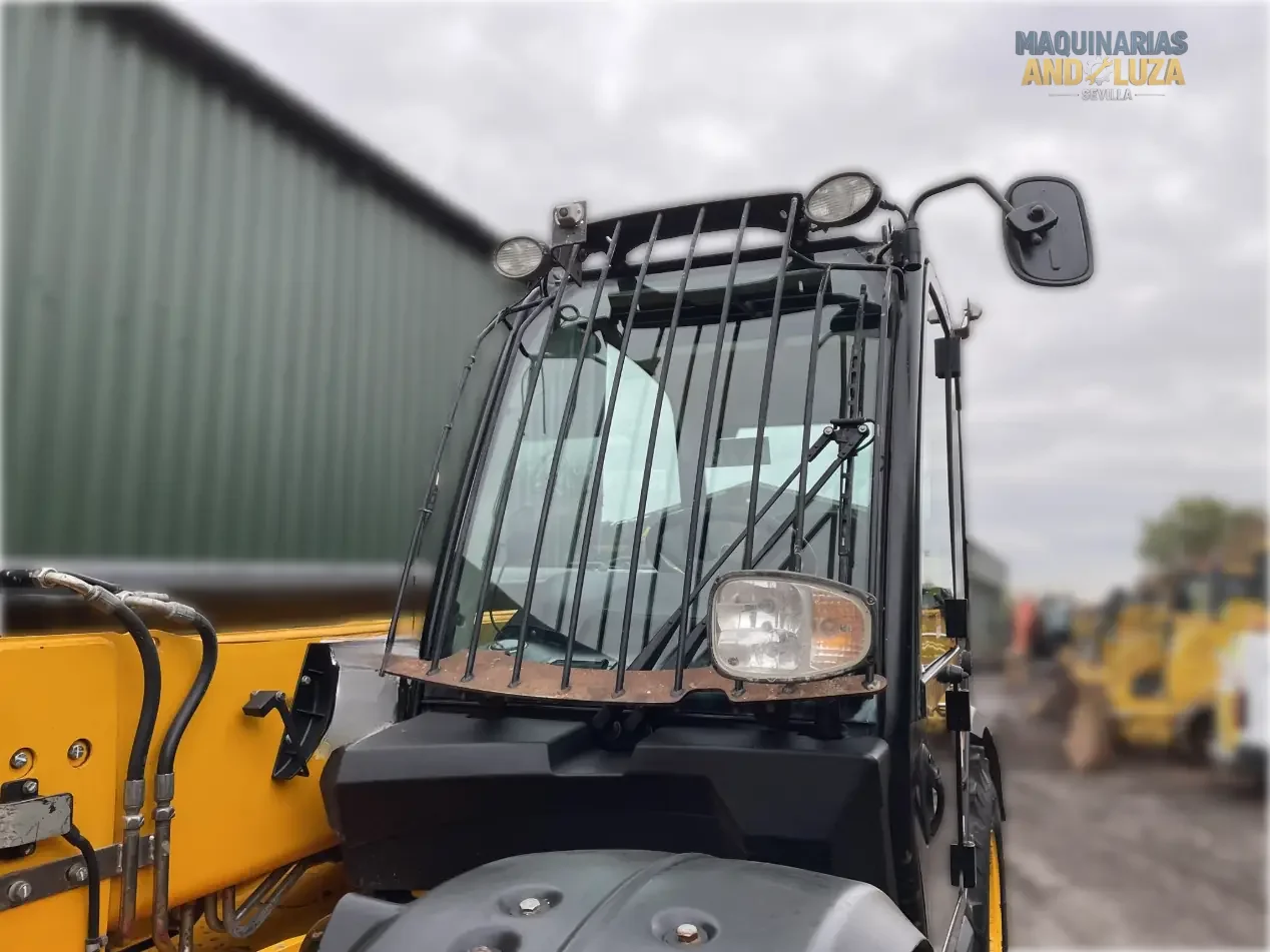 2019 JCB 535-95 telehandler with 3.5-ton lift capacity, 9.5-meter reach, and EcoMAX engine for high-reach construction and industrial applications.