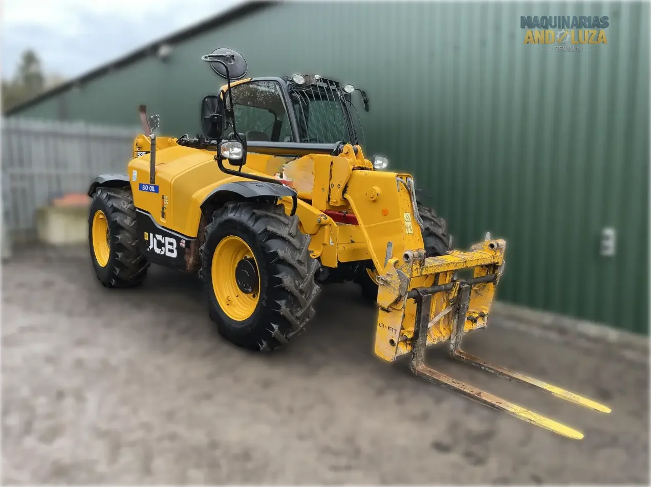 2019 JCB 535-95 telehandler with 3.5-ton lift capacity, 9.5-meter reach, and EcoMAX engine for high-reach construction and industrial applications.