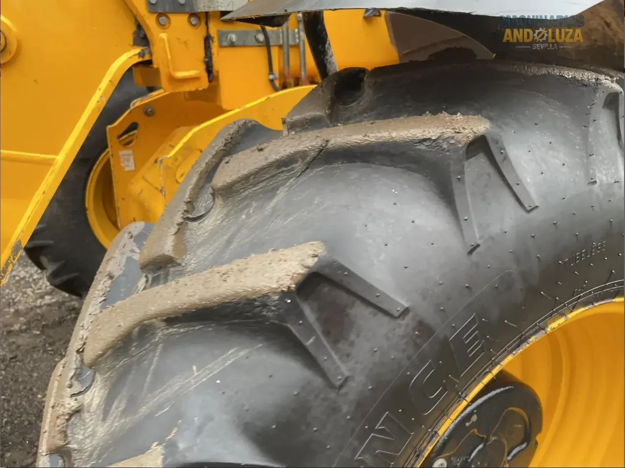 2019 JCB 535-95 telehandler with 3.5-ton lift capacity, 9.5-meter reach, and EcoMAX engine for high-reach construction and industrial applications.