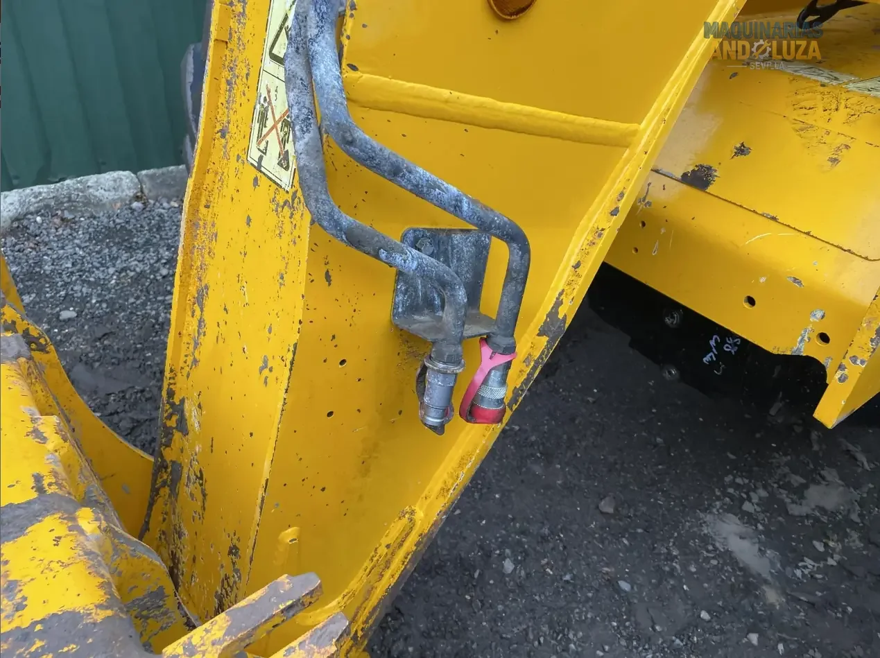 2019 JCB 535-95 telehandler with 3.5-ton lift capacity, 9.5-meter reach, and EcoMAX engine for high-reach construction and industrial applications.