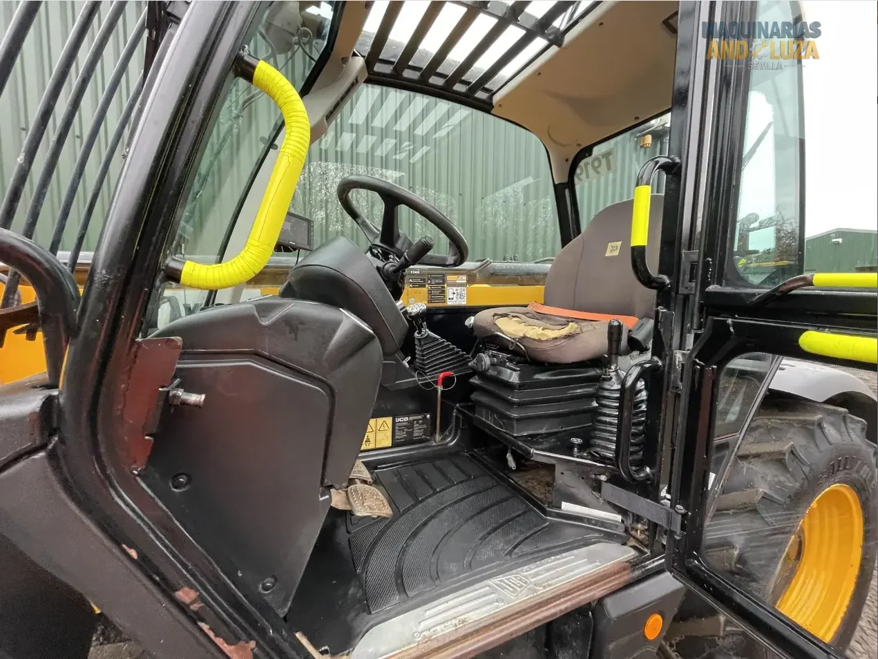 2019 JCB 535-95 telehandler with 3.5-ton lift capacity, 9.5-meter reach, and EcoMAX engine for high-reach construction and industrial applications.