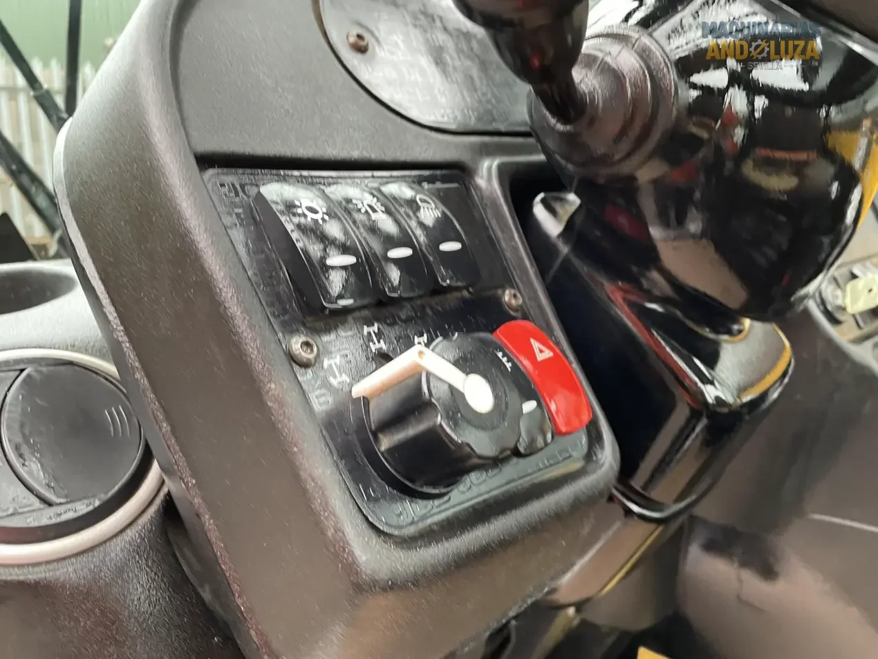 2019 JCB 535-95 telehandler with 3.5-ton lift capacity, 9.5-meter reach, and EcoMAX engine for high-reach construction and industrial applications.