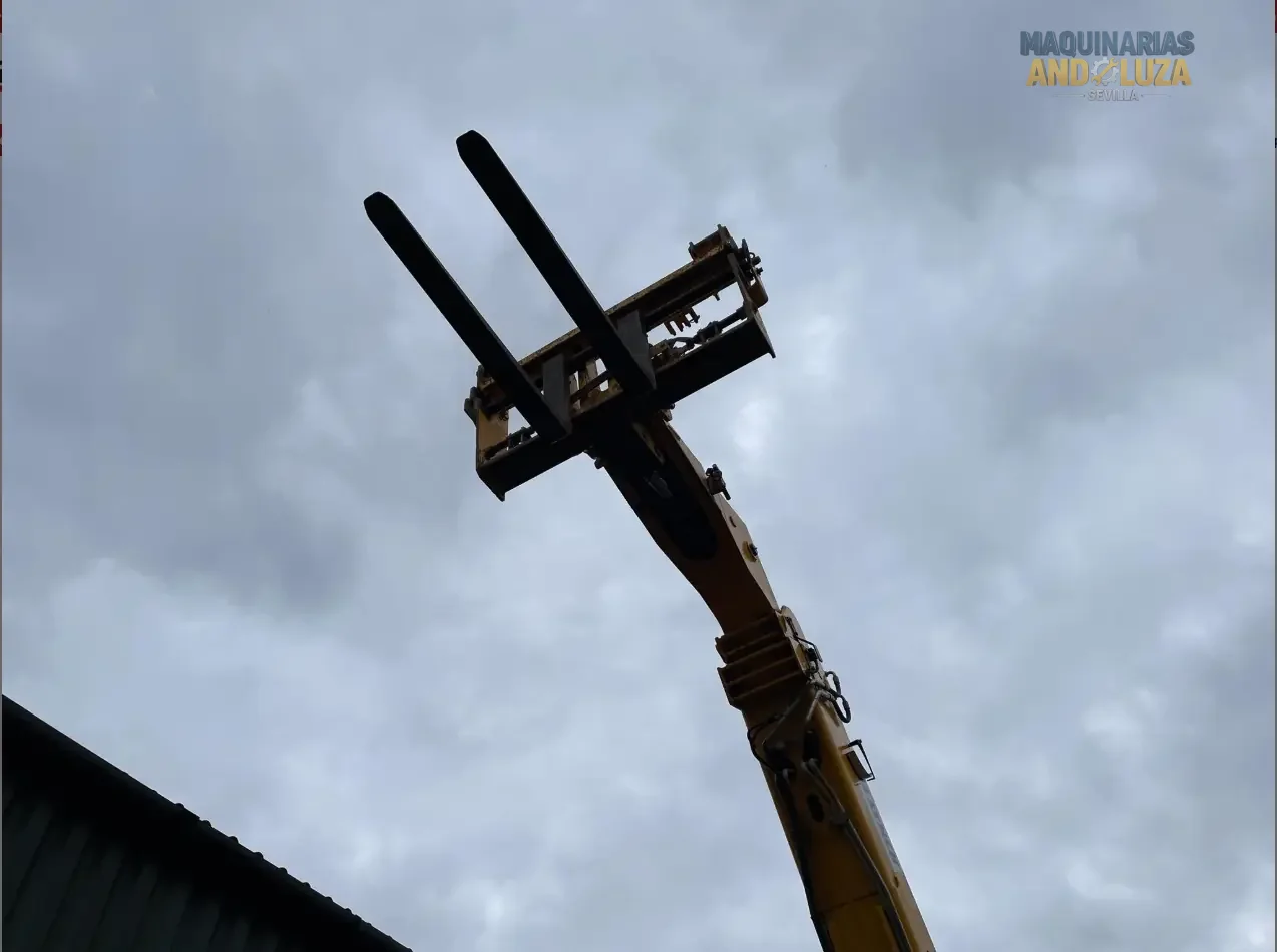 2019 JCB 535-95 telehandler with 3.5-ton lift capacity, 9.5-meter reach, and EcoMAX engine for high-reach construction and industrial applications.