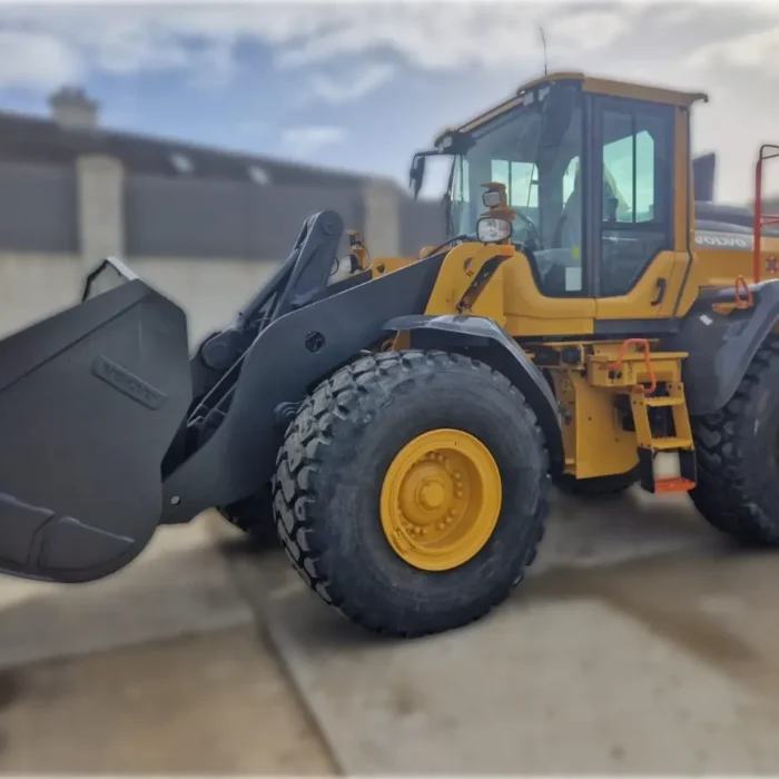 2021 Volvo L120H wheel loader with OptiShift technology, Volvo D8J engine, and Torque Parallel linkage for high-productivity loading and fuel-efficient operation.