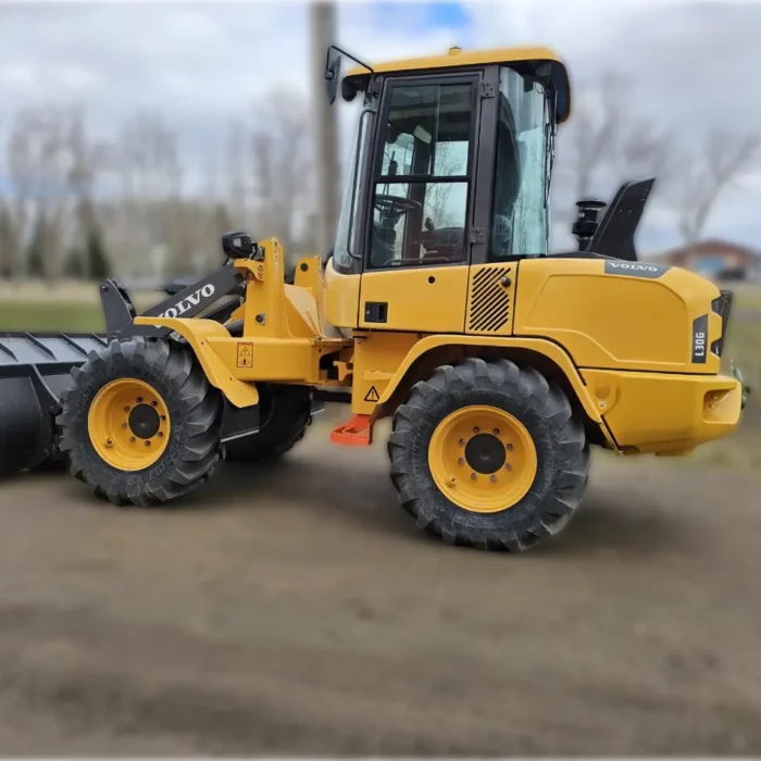 2021 Volvo L30GS compact wheel loader with articulated steering, high-speed portal axles, and Z-bar linkage for efficient material handling and loading.