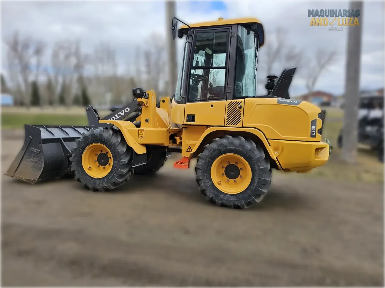 2021 Volvo L30GS compact wheel loader with articulated steering, high-speed portal axles, and Z-bar linkage for efficient material handling and loading.