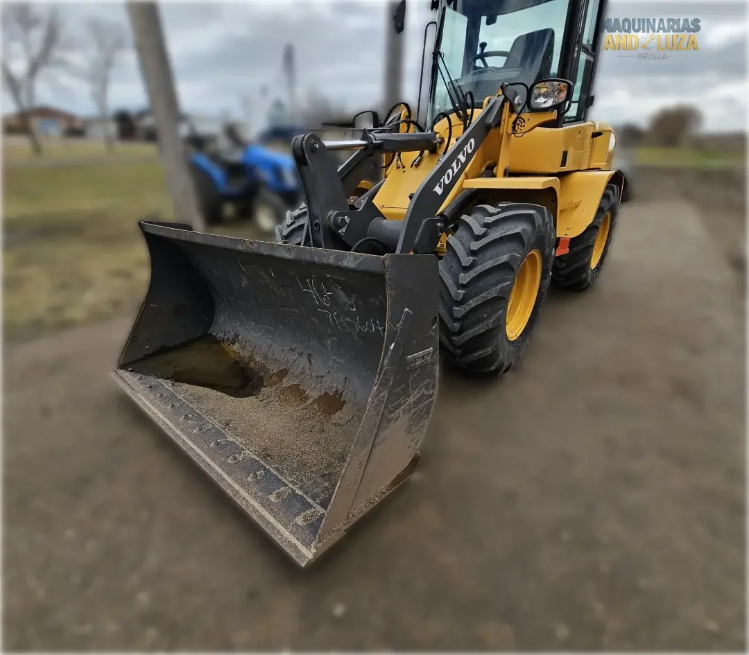 2021 Volvo L30GS compact wheel loader with articulated steering, high-speed portal axles, and Z-bar linkage for efficient material handling and loading.