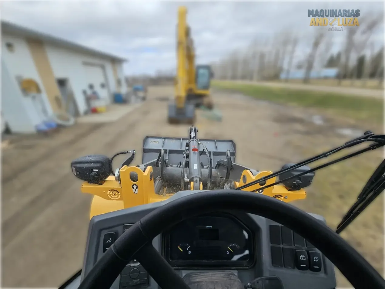 2021 Volvo L30GS compact wheel loader with articulated steering, high-speed portal axles, and Z-bar linkage for efficient material handling and loading.