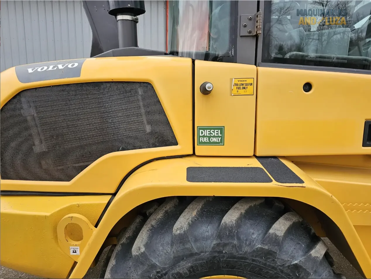 2021 Volvo L30GS compact wheel loader with articulated steering, high-speed portal axles, and Z-bar linkage for efficient material handling and loading.