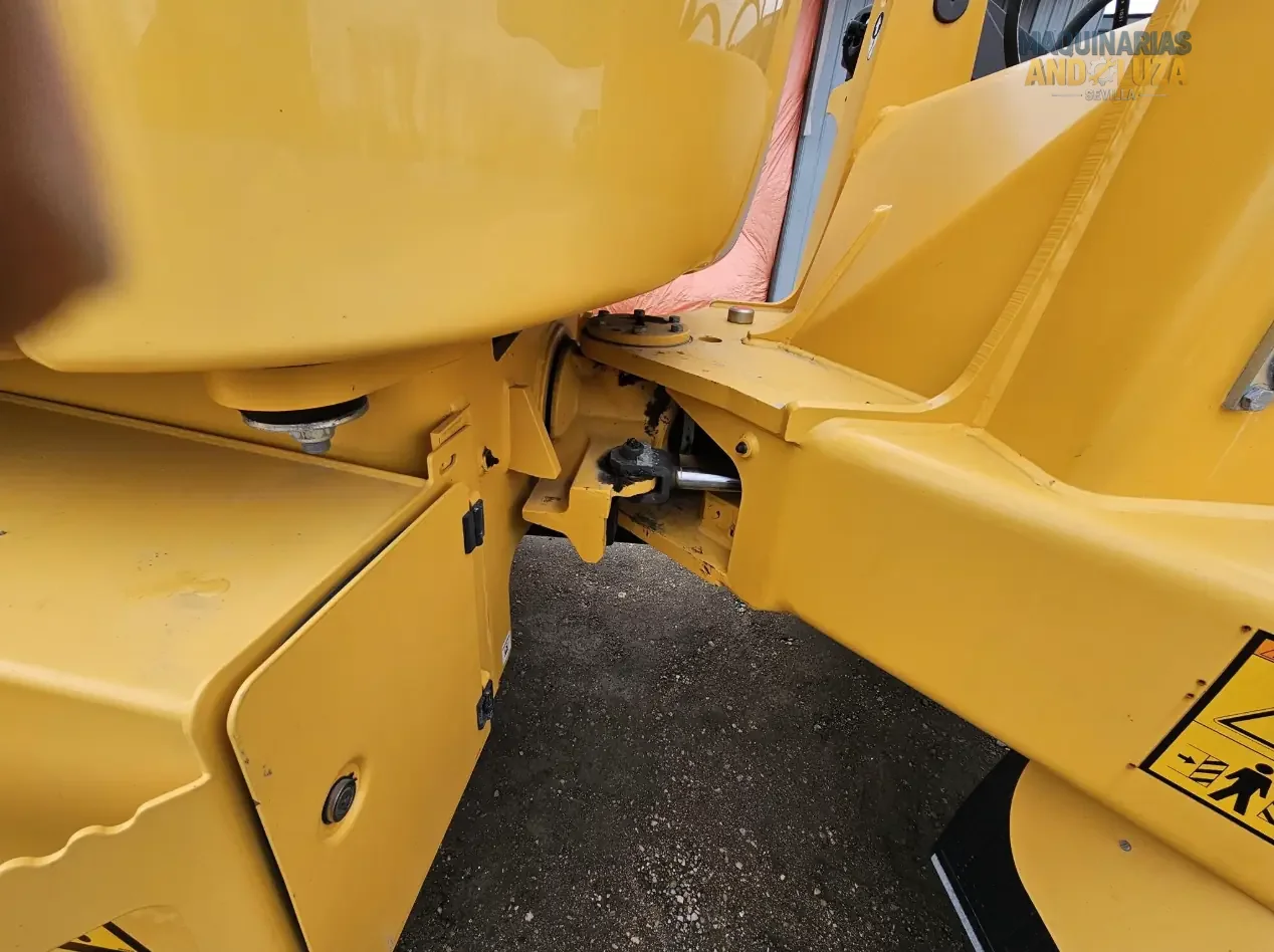 2021 Volvo L30GS compact wheel loader with articulated steering, high-speed portal axles, and Z-bar linkage for efficient material handling and loading.
