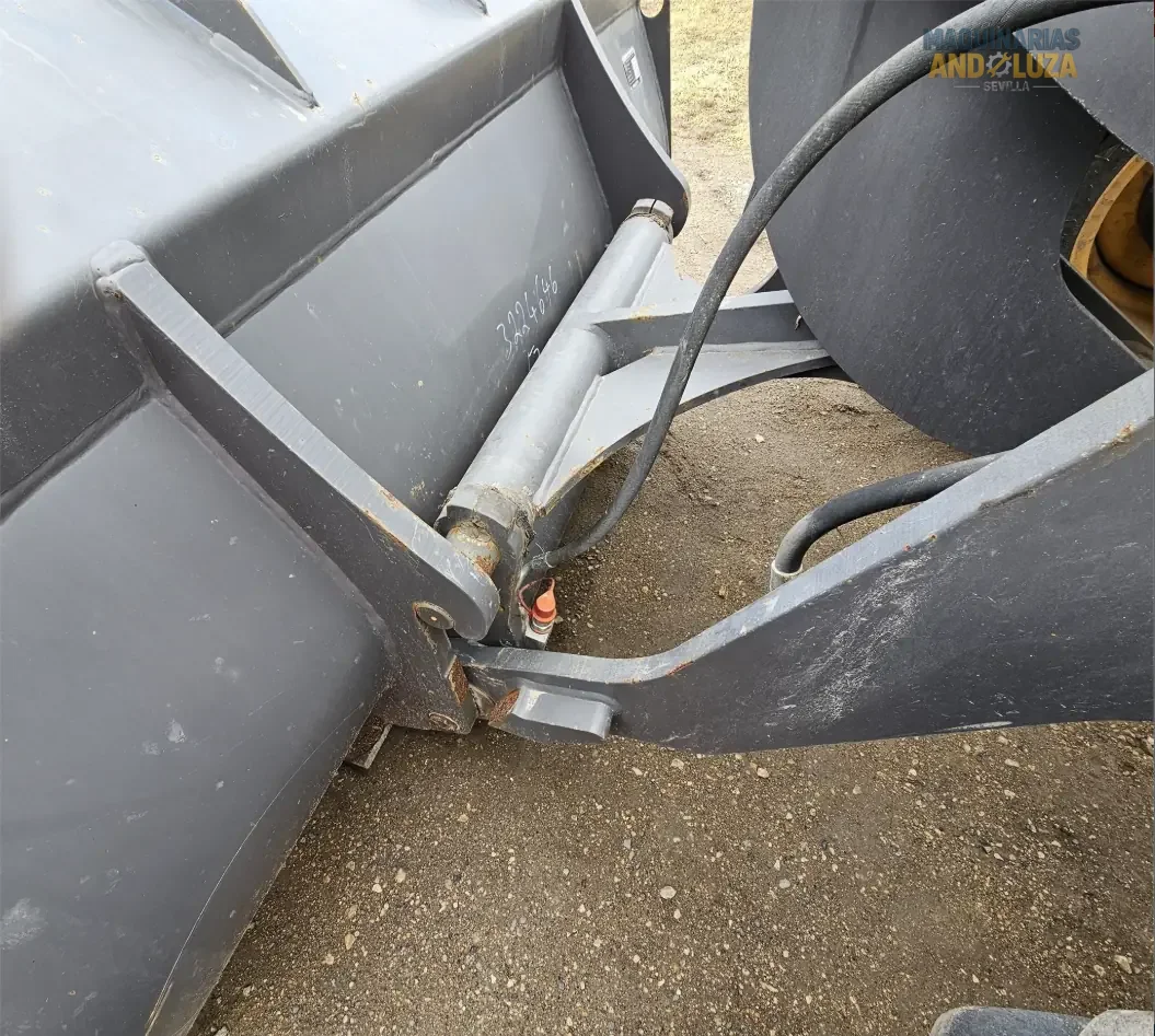 2021 Volvo L30GS compact wheel loader with articulated steering, high-speed portal axles, and Z-bar linkage for efficient material handling and loading.