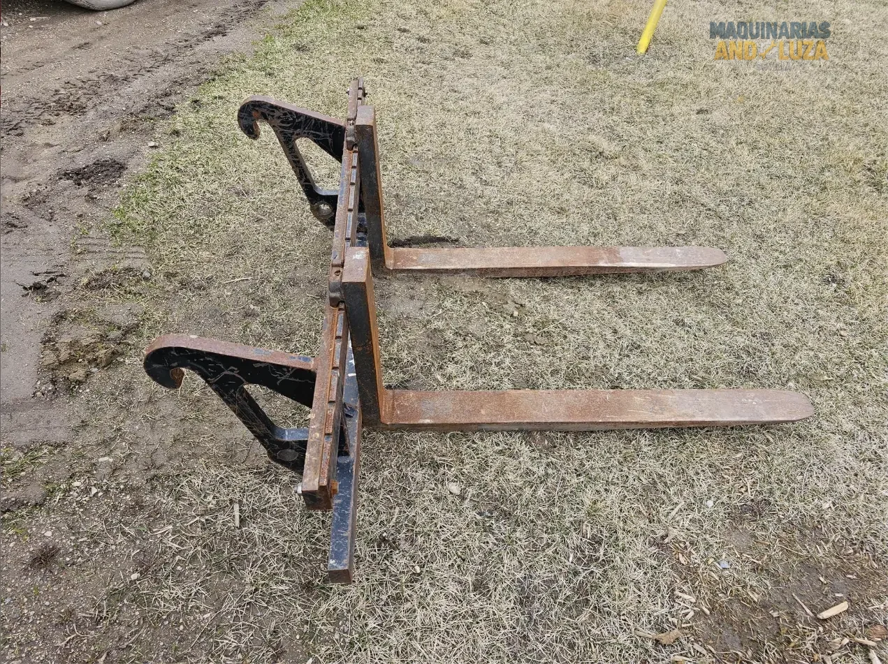 2021 Volvo L30GS compact wheel loader with articulated steering, high-speed portal axles, and Z-bar linkage for efficient material handling and loading.