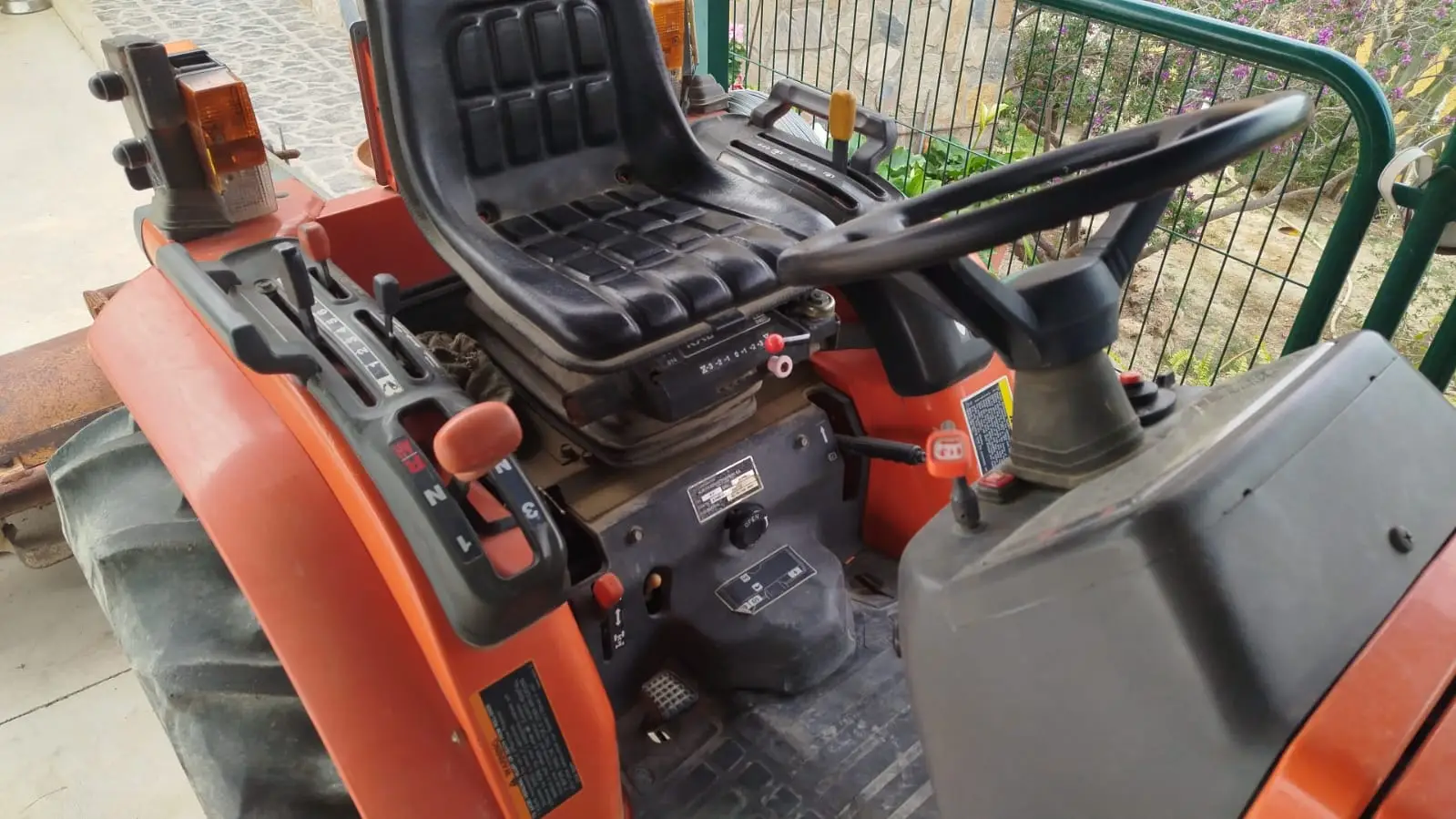 1999 Kubota B2400 - Imagen 4