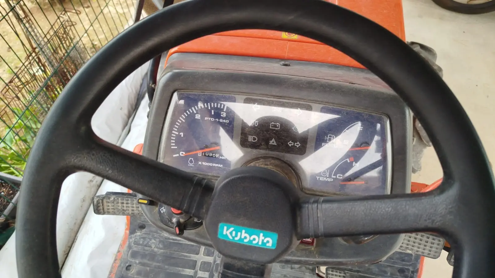 1999 Kubota B2400 - Imagen 3
